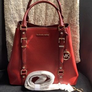 Michael Kors Carrie Pebbled Leather Shoulder Bag